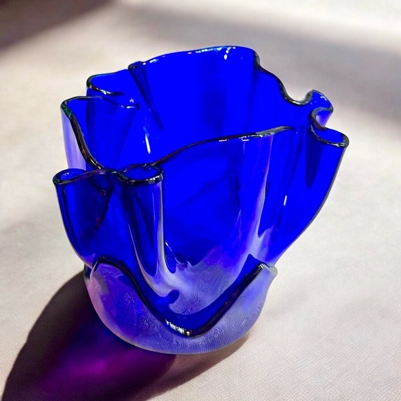 Hand-Blown Ultramarine Lotus Handkerchief Glass Vase - Picture 6 of 16